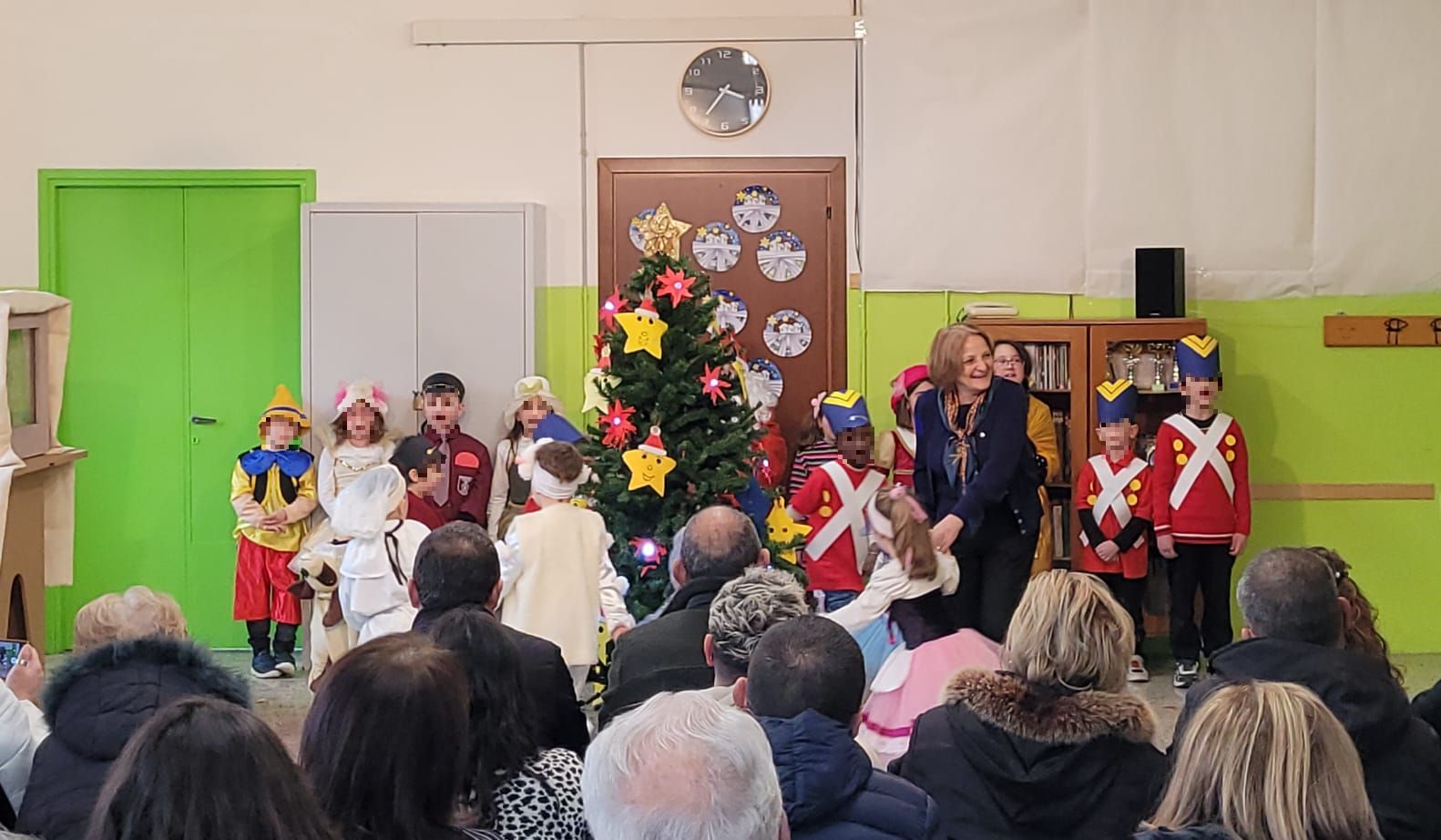 在韦利诺河畔科利 (Colli sul Velino)，小学圣诞节表演“尊重传统游戏” - Format Rieti